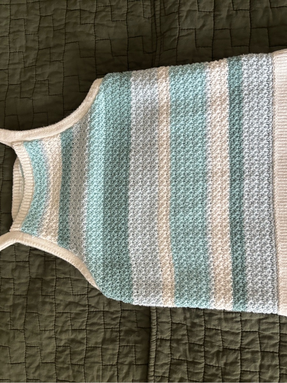 abercrombie kids Mint and Cream Striped V-Neck Sweater Tank size 11/12